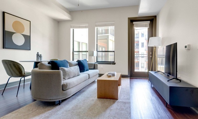 North Burnet Apartment | Deluxe Domain 1BR w/Gym, Pool & W/D, walk to Q2 Stadium, by Blueground