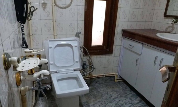 New Delhi House | Deluxe Double Room with Bath