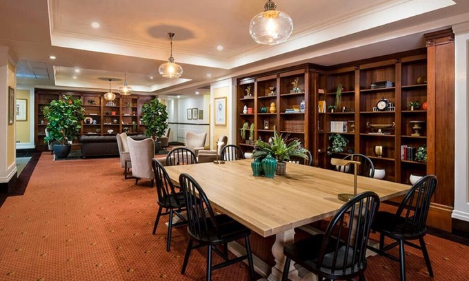 Spring Hill Hotel | Deluxe Double Bed w balcony in Brisbane with WiFi