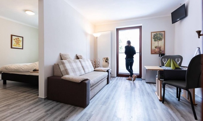 Buellingen House | Deluxe double room with balcony, shower/WC - Hotel Schröder