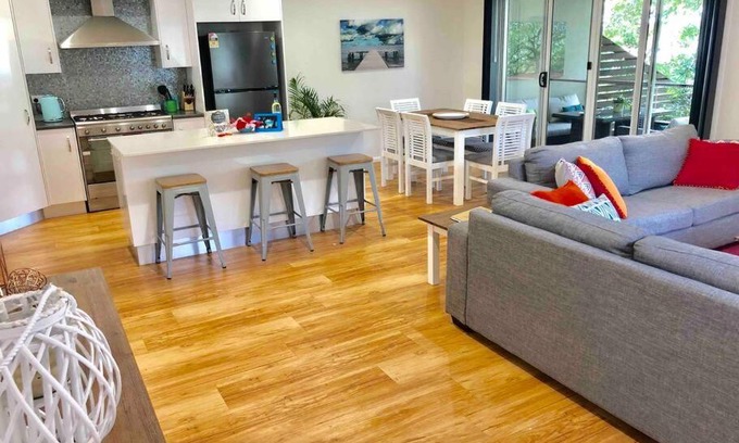 Yamba House | DELUXE Escape! Central, NEW & Spacious 3 Bed