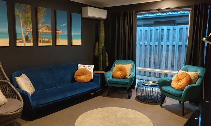 Burpengary East House | Deluxe Fully Air-conditioned 4BR ＋ Movie/Family Room