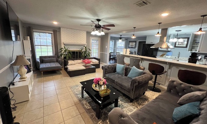 Monroe House | Deluxe House/fitness/backyard