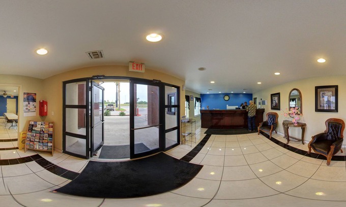 Raymondville Hotel | Deluxe Inn & Suites