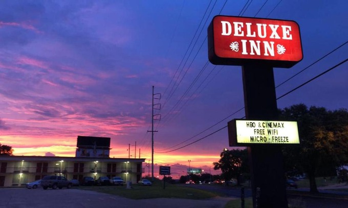 Natchez Hotel | Deluxe Inn