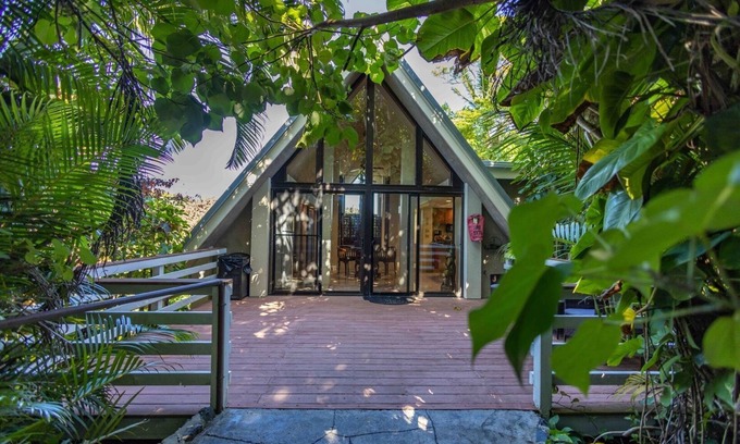 Haiku House | Deluxe Jasmine Suite on lush farm in Haiku, Maui with Private Hot Tub
