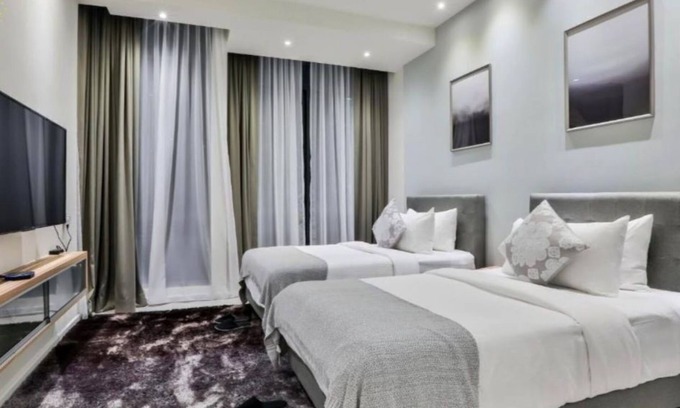 Titiwangsa Apartment | Deluxe King Suite with Twin Tower View 2