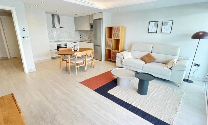 Gibraltar Apartment | Deluxe Marina View Seafront Gibraltar Stay
