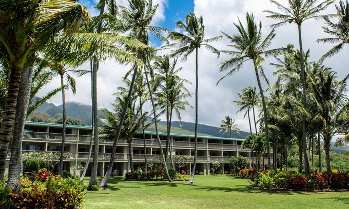 Ualapue Condo | Deluxe, Oceanfront, Top-Floor Condo w/Ocean Views, Shared Pool, & Free WiFi!