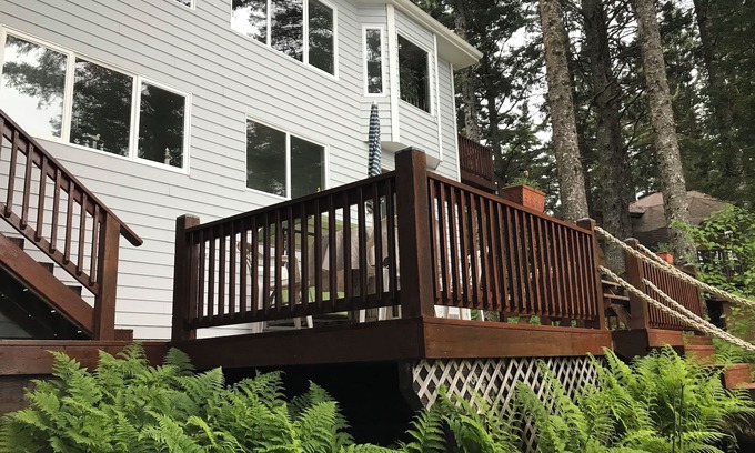 Kodiak House | Deluxe Oceanfront 3 Bedroom, 1 Bath home with full kitchen and beach access