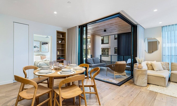 Palm Beach Apartment | Deluxe Palm Beach Getaway