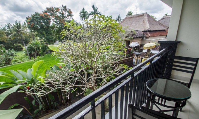 Nyuh Kuning House | Deluxe Pool View Room Breakfast - Kamandhani Cottage