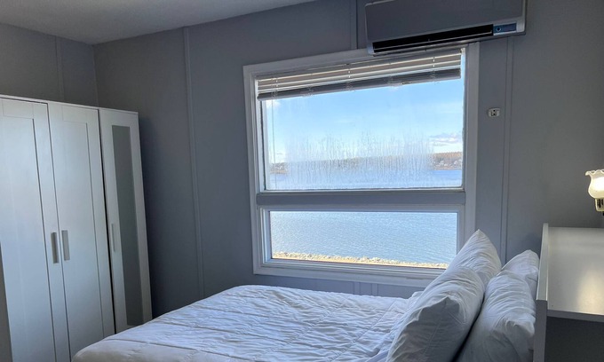 Sydney House | Deluxe Queen Room with beautiful views overlooking the water!