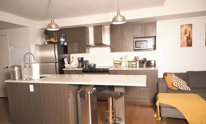 Ledbury - Heron Gate - Ridgemont - Elmwood Condo | Deluxe room with separate bathroom