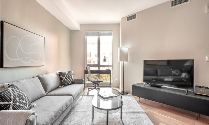 Hillsdale Apartment | Deluxe San Mateo 1BR w/Pool, Gym & W/D, nr Caltrain, by Blueground
