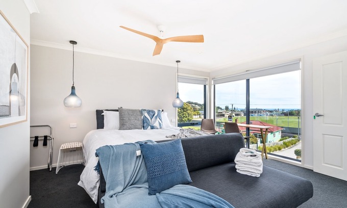 Penguin House | Deluxe Seaview Suite - AAA 4 star - en-suite, sensational ocean views