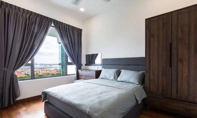 Seri Tanjung Pinang Condo | DELUXE SUITE Near STRAITS QUAY