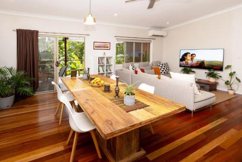 Doonan House | Deluxe Suite with Fireplace & Pond, Noosa Hinterland