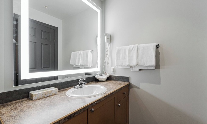 Fort McMurray Apartment | Deluxe Two Bedroom Suite