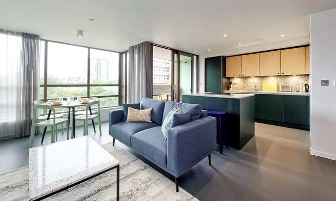 Poplar Apartment | Deluxe two-bedroom flat in bustling East London