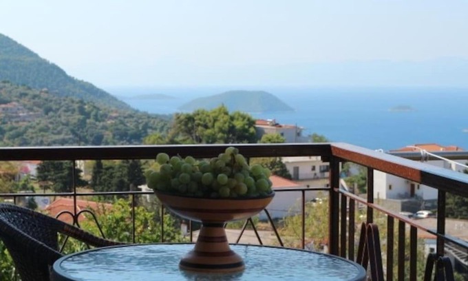 Glossa House | Demie and George Ηouse
