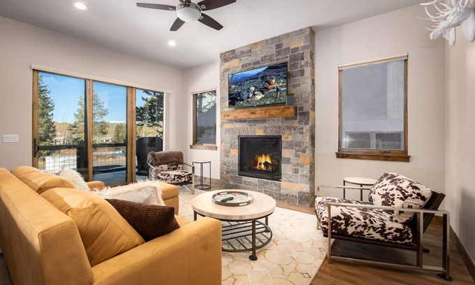 Frisco House | Deming Crossing Duplex: Downtown Frisco Chic