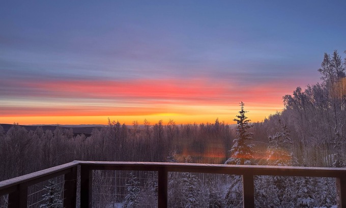 Fairbanks Ski Chalet | Denali Escape – Secluded 2BR Cabin w/Panoramic Views 2Hrs Drive to Denali