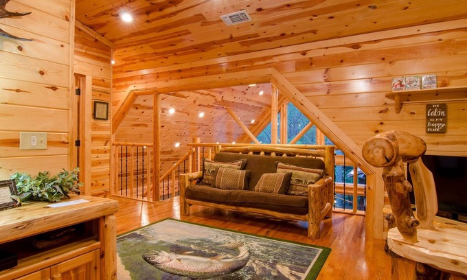 Broken Bow Cabin | Denali Private Cabin Includes Xbox, Hot Tub, and Stone Pizza Oven by Redawning