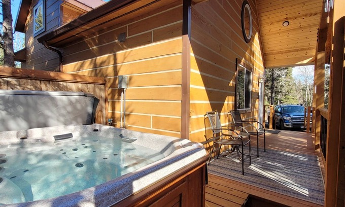 Healy Cabin | Denali Redfox Cabin w/Hot Tub,3 beds,Private
