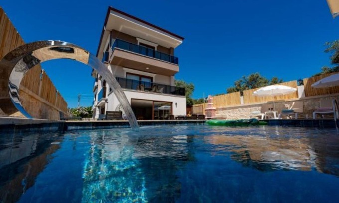 Demre Villa | Denize 2 dk! Havuzlu jakuzili saunalı lüks Villa