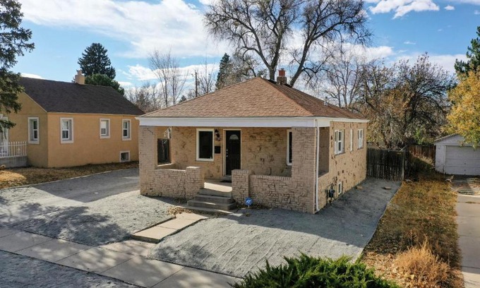 East Colfax House | Denver 2 King Beds Updated Cozy Upper Unit