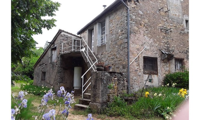 Lanuejols Other | Dependent building of a farmhouse in the center of the village