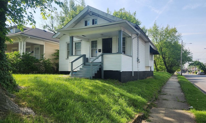 Parkland House | Derby rental furnished 2BR, 1 full bath(shower/tub) house