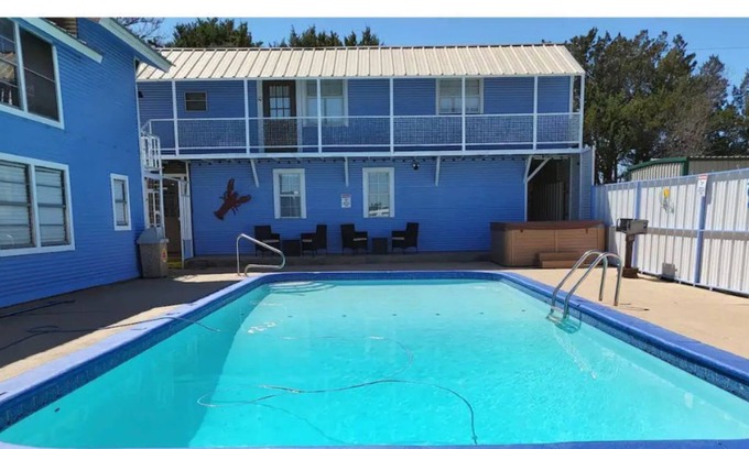 Laguna Park Bed & Breakfast | Derekville #1 - Private Unit - Gated Pool