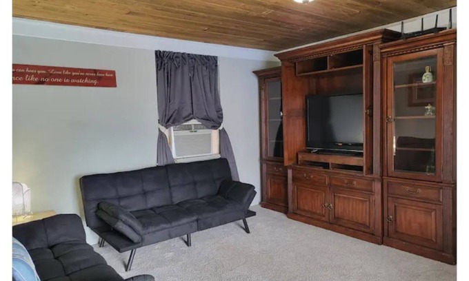 Laguna Park Apartment | Derekville #10 - Private Unit - Gated Pool