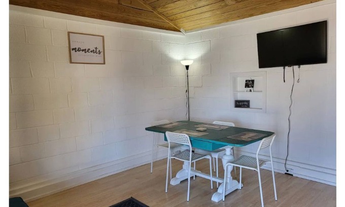 Laguna Park Apartment | Derekville #3 - Private Unit - Gated Pool