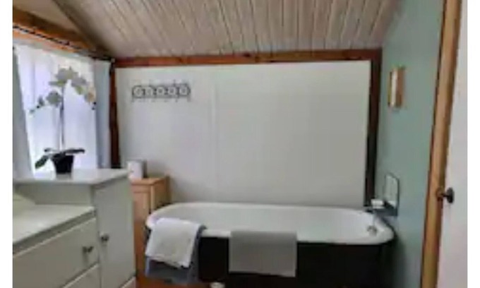 Laguna Park Apartment | Derekville #9 - Private Unit - Gated Pool