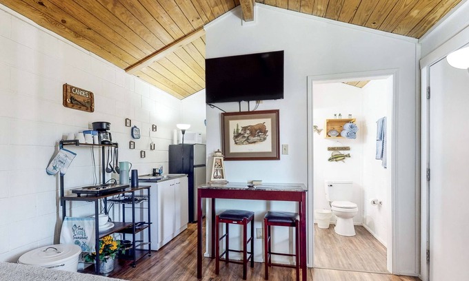 Laguna Park House | Derekville Unit #1 | Condo in Clifton with pool & hot tub