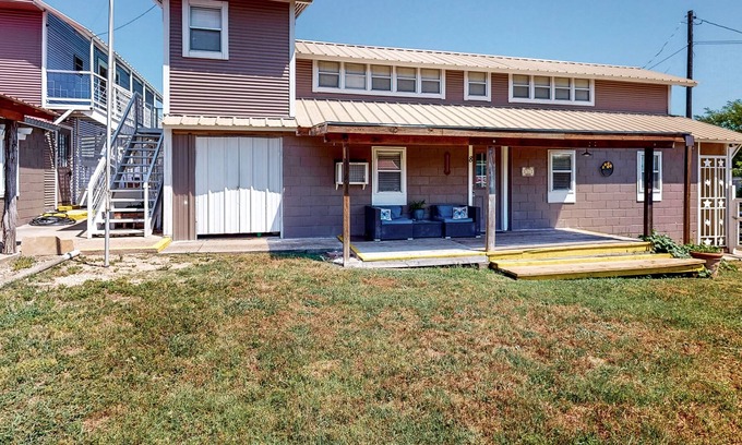 Laguna Park House | Derekville Unit #10 | Condo in Clifton with pool & hot tub