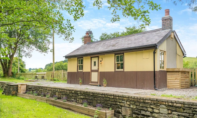 Lampeter House | Derry Ormond Halt - One Bedroom House, Sleeps 2