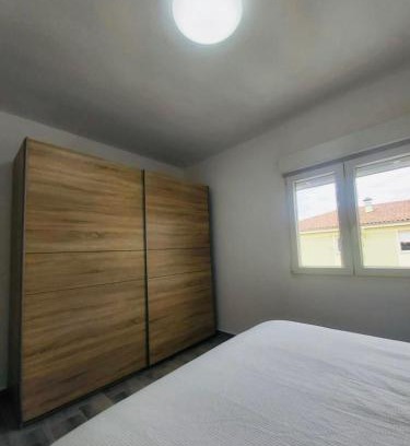 Saron Apartment | Descubre Cantabria! Piso con 3 habitaciones, con capacidad hasta 5 personas! Alojamiento entero!