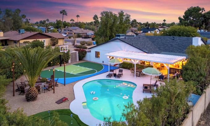 Sunburst Farms East House | Desert Air~5 Br~Sports Court~Pool~Arcade~Hot Tub