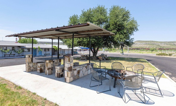Sanderson Hotel | Desert Air Motel