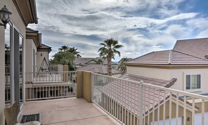 Sunridge Estates Apartment | Desert Condo with Pool about 3 Miles to Colorado River!