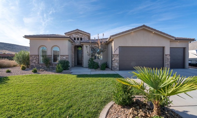 Hurricane House | Desert Cove NEW! Private Pool & Spa. 4 Bed & 4 Bath!