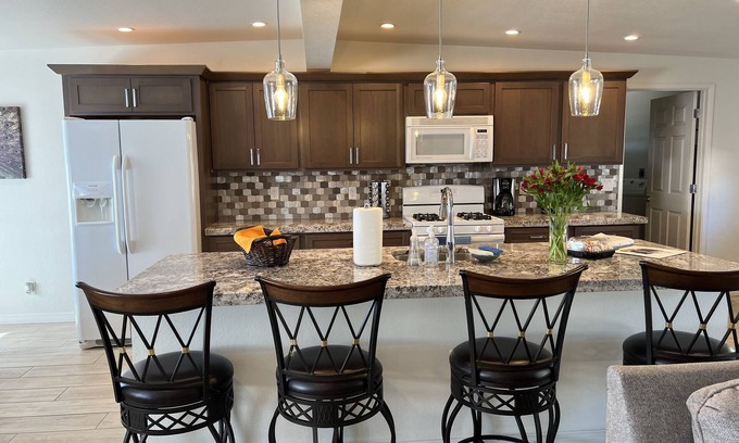Bear Canyon Hills House | Desert Gem both child and pet friendly!