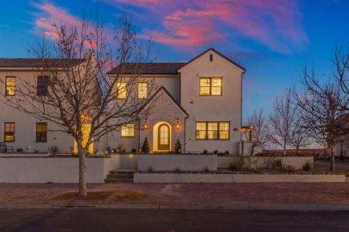 Hurricane House | Desert Haven near Zion Pool and Hot Tub