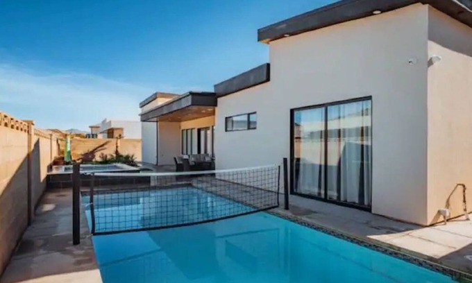 Hurricane House | Desert Hideaway w/Pool & Spa!