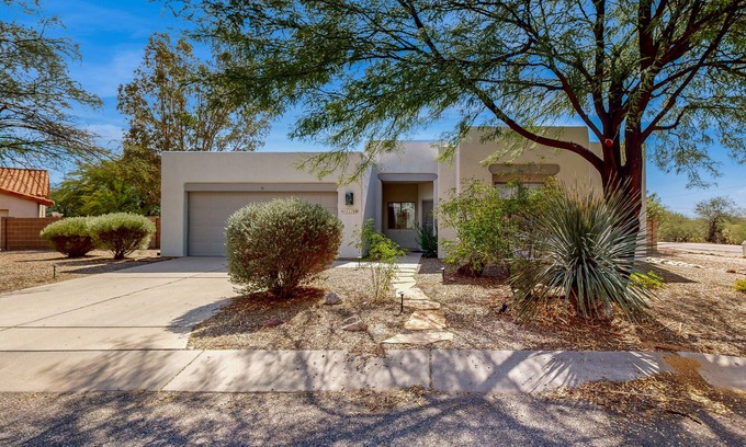 Tanque Verde House | Desert home with enclosed yard, patio and lawn area - dog friendly