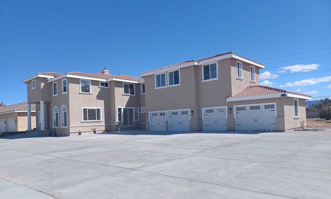 Lancaster House | Desert Mansion